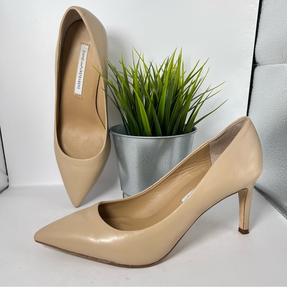 Diane Von Furstenberg Olee Leather Ponted Toe Stiletto Heels Beige Size 6 - Picture 1 of 7